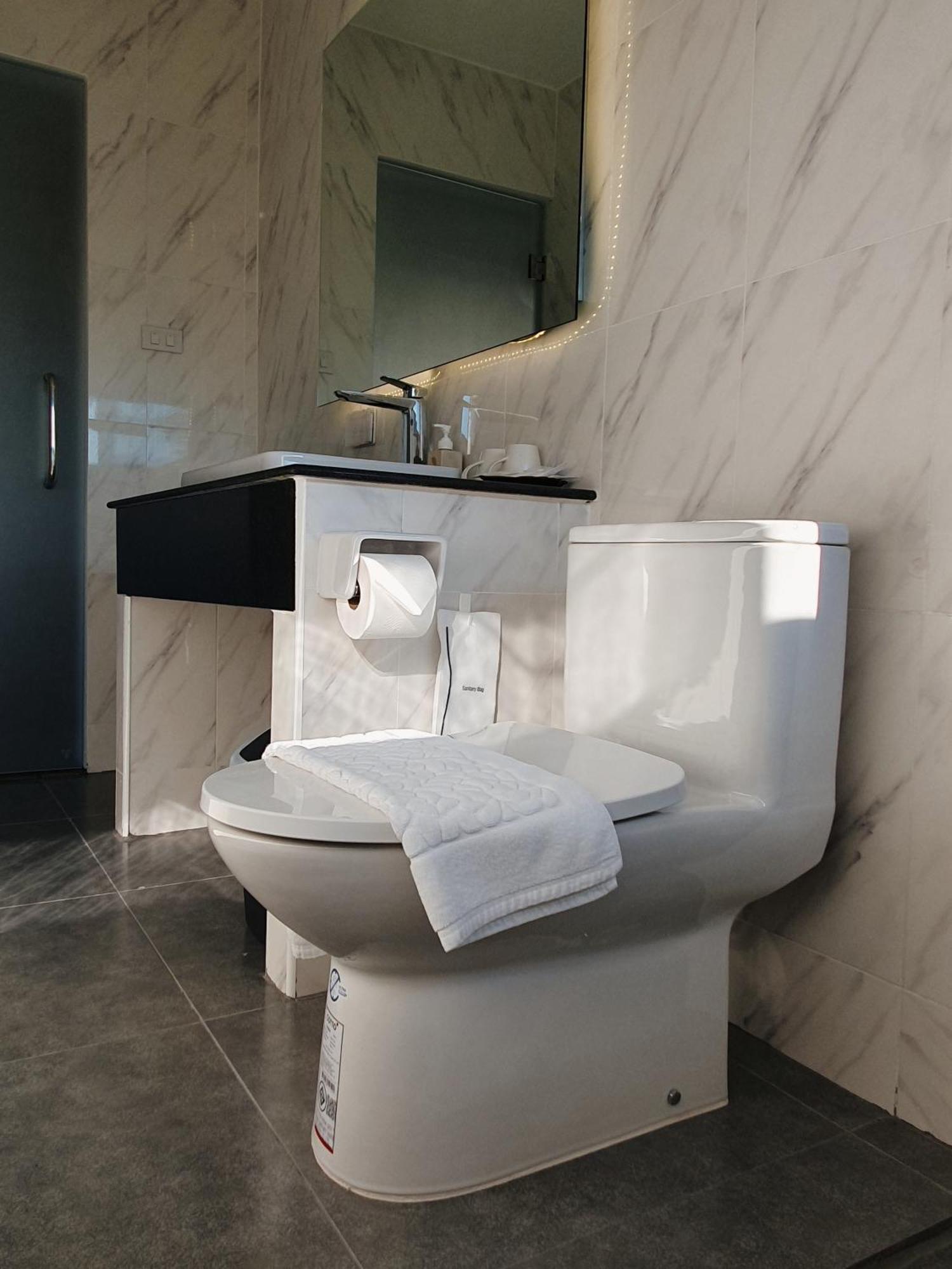 The Sila Suites - Intrawarorot Chiang Mai Ngoại thất bức ảnh